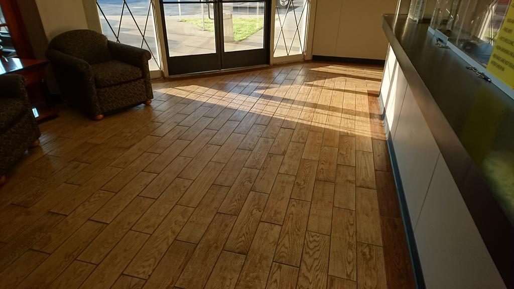 Burton Inn And Suites Экстерьер фото